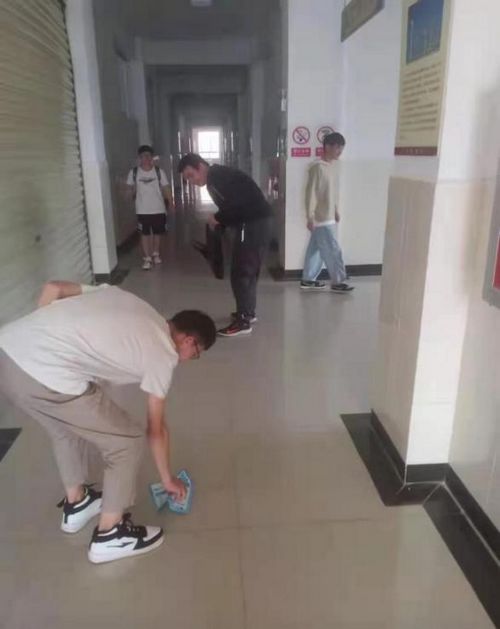 图片3.jpg 魅力工程----“爱国卫生”--工程学子在行动 第 3 张