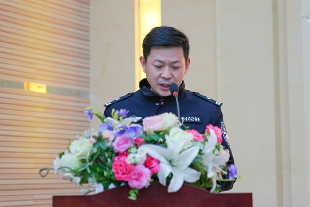 图片2：袁晓斌警官.jpg