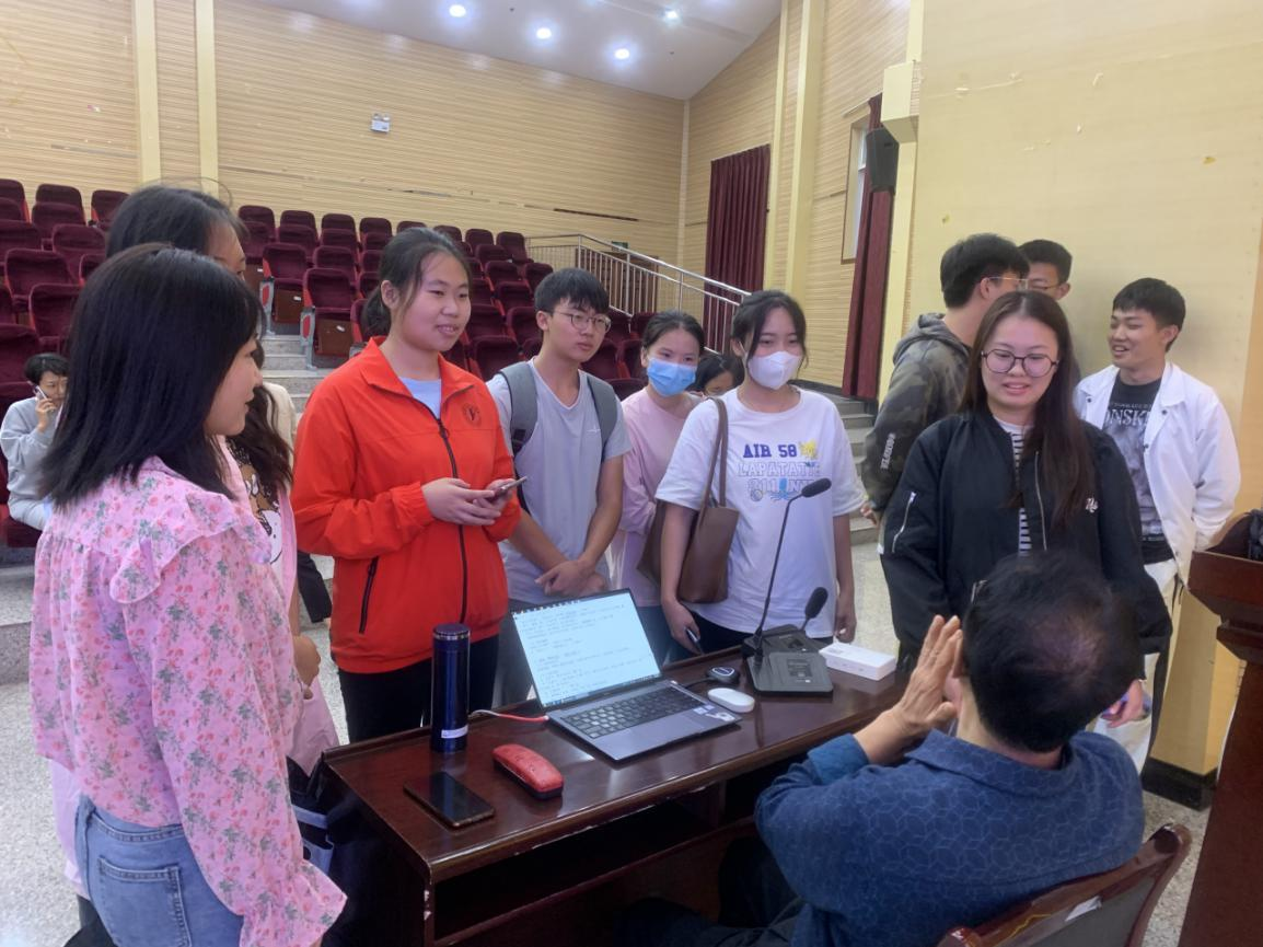 推广普通话，喜迎党的二十大” 第25届全国推广普通话宣传周 “教学中的科学用嗓”主题讲座圆满结束 第 4 张