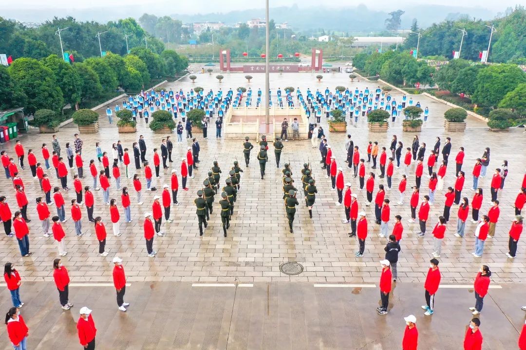 同心祝愿！云经管举行升旗仪式，共祝祖国生日快乐！ 第 4 张