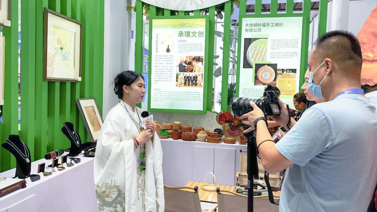 走出云南 走向世界｜云经管大学生孵化创业项目参加第四届中国—蒙古国博览会 第 11 张