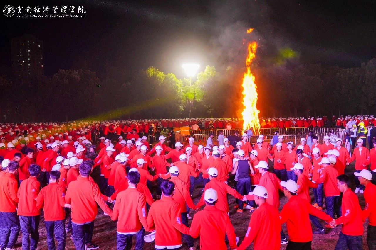 篝火凝聚民族情！这场新生篝火晚会满满“民族风” 第 8 张