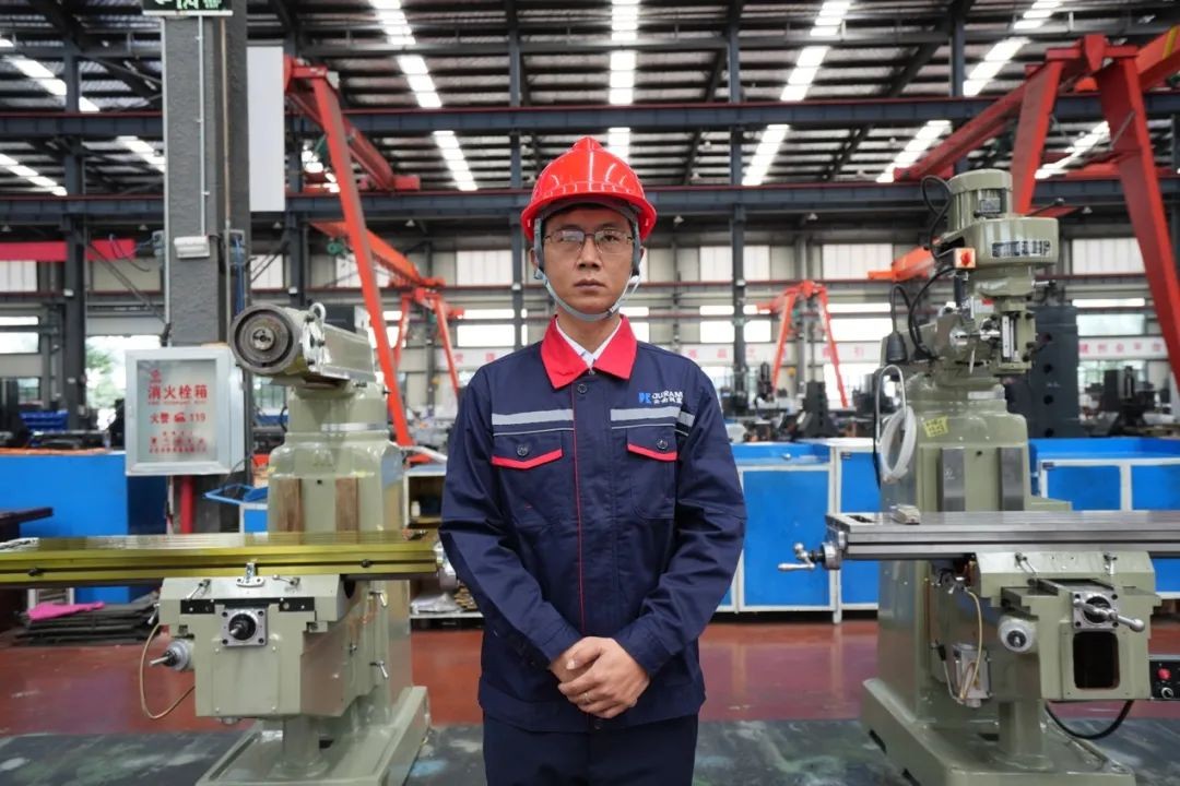 祝贺！经管校友张朕福荣获第十届“云南青年创业省长奖”，省长王予波为其颁奖 第 3 张