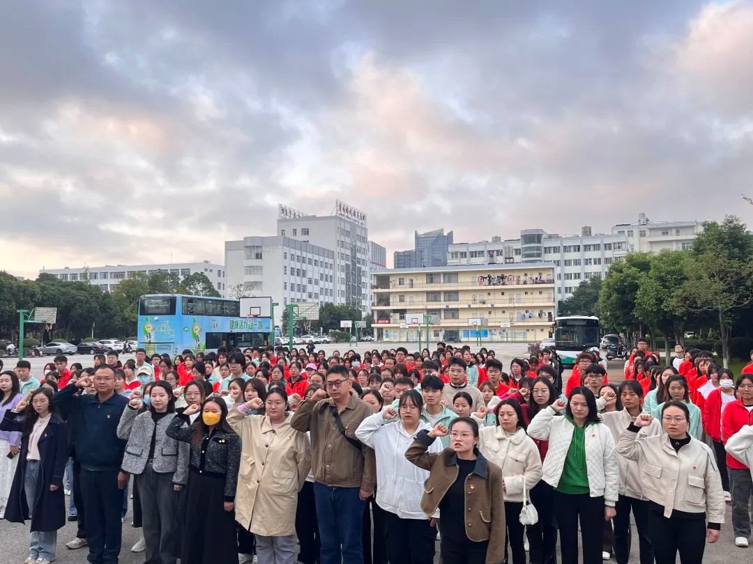 铭记入党初心！云经管258名新党员在红旗下宣誓 第 7 张