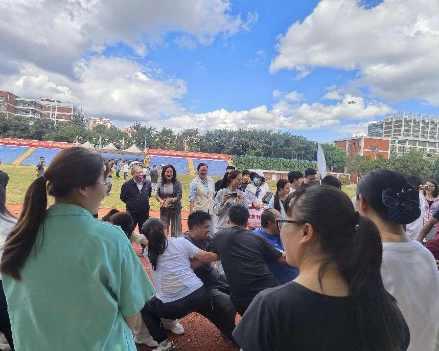 云南经济管理学院第四届教职工拔河比赛赛出新风采 第 1 张