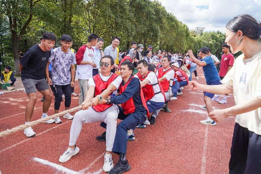 云南经济管理学院第四届教职工拔河比赛赛出新风采 第 9 张
