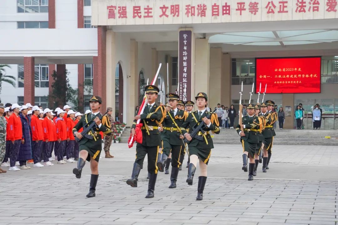 铭记入党初心！云经管258名新党员在红旗下宣誓 第 2 张