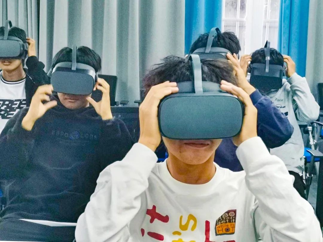 思政课还可以这样上？​VR体验式教学让思政课“活”起来 第 6 张