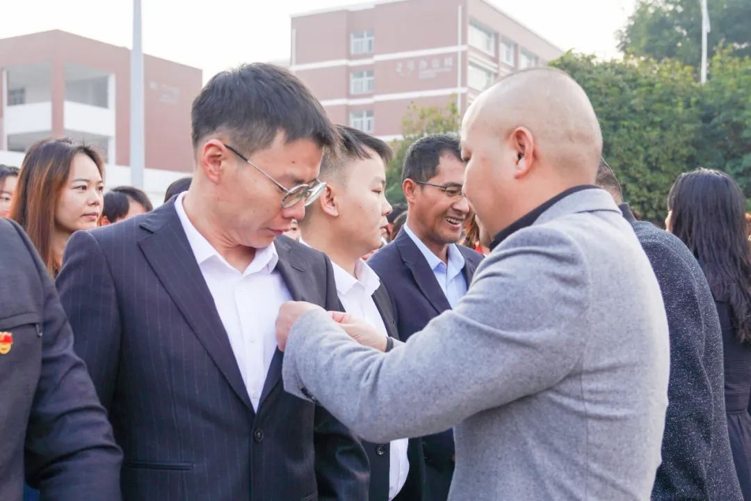 铭记入党初心！云经管258名新党员在红旗下宣誓 第 8 张