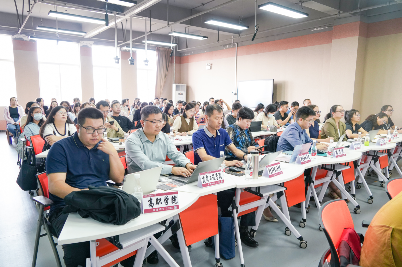 教学沙龙 | 马克思主义学院举行第三届教学沙龙暨《习近平新时代中国特色社会主义思想概论》  课程集体备课会   第 1 张