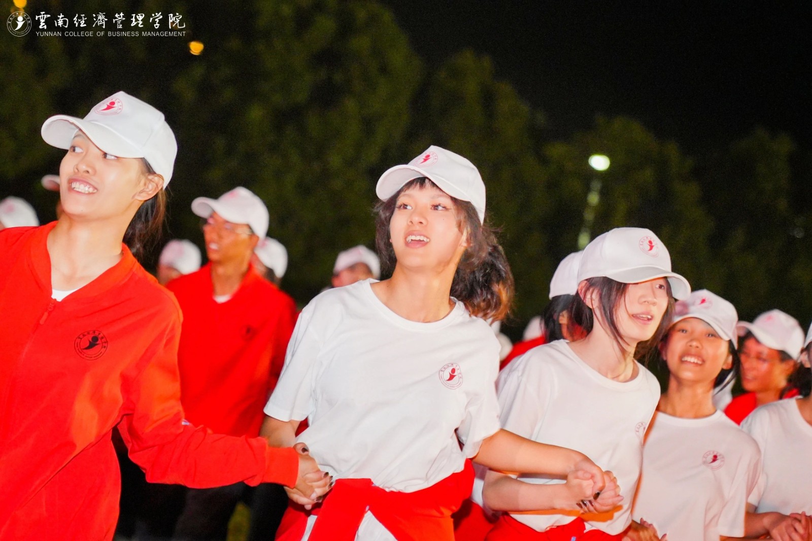 篝火凝聚民族情！这场新生篝火晚会满满“民族风” 第 15 张