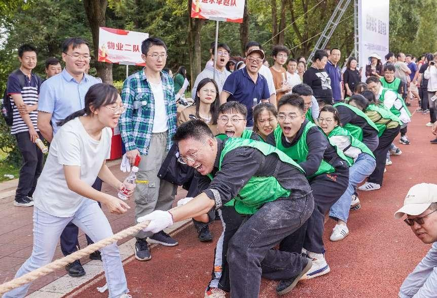 云南经济管理学院第四届教职工拔河比赛赛出新风采 第 6 张