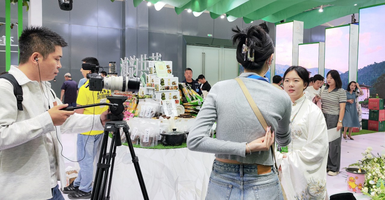 走出云南 走向世界｜云经管大学生孵化创业项目参加第四届中国—蒙古国博览会 第 12 张