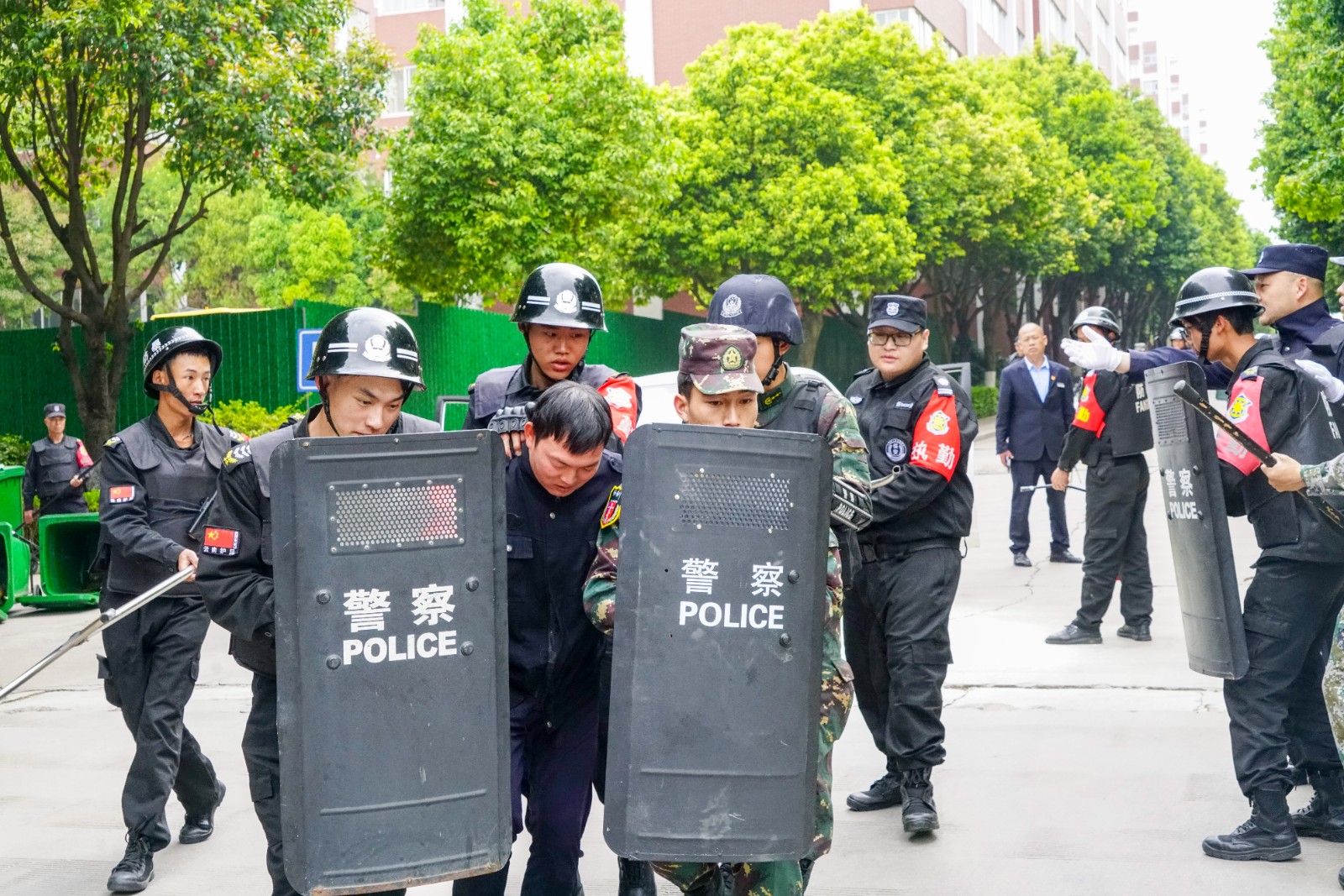 国家安全屏障 你我携手共筑｜云南经济管理学院组织开展“4·15”全民国家安全教育日系列普法宣传活动 第 12 张