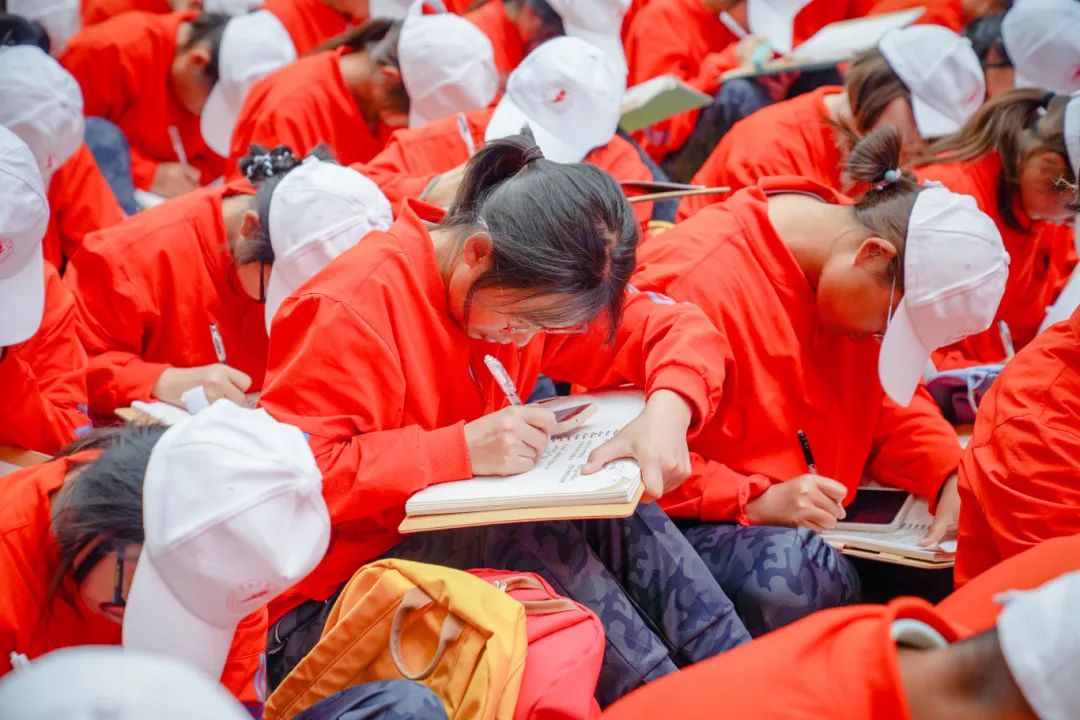 点燃爱国情！李继才将军带领经管学子重温党史，共筑强国梦 第 9 张