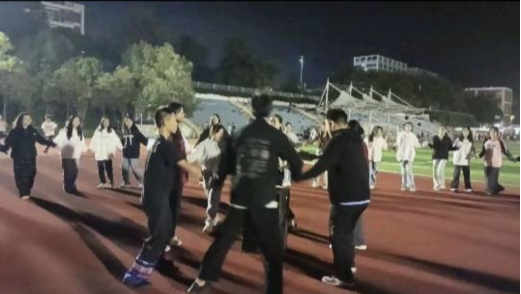 活力打跳,共筑青春记忆 | 财会金融学院学生先锋队开展团建活动 第 2 张 活力打跳,共筑青春记忆 | 财会金融学院学生先锋队开展团建活动 第 2 张