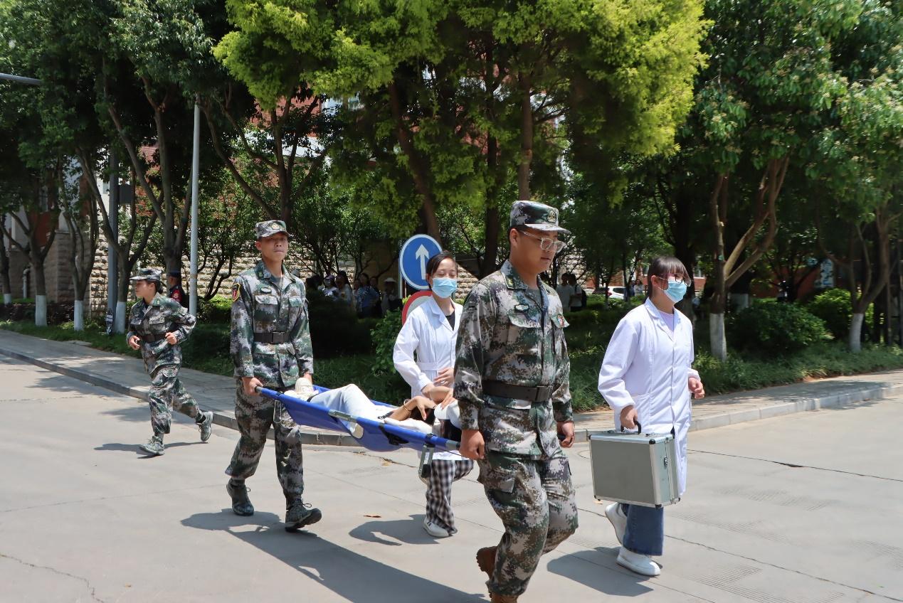 一站式学生社区|以“演”筑防 以“练”为战:财会金融学院举行防震防火应急逃生疏散演练 第 13 张 一站式学生社区|以“演”筑防 以“练”为战:财会金融学院举行防震防火应急逃生疏散演练 第 13 张