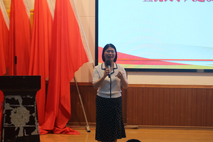 医学院开展第二届“筑梦·星使者” 学生讲师聘任仪式 暨优良学风建设系列之以榜样树学风活动启动仪式 第 2 张 医学院开展第二届“筑梦·星使者” 学生讲师聘任仪式 暨优良学风建设系列之以榜样树学风活动启动仪式 第 2 张