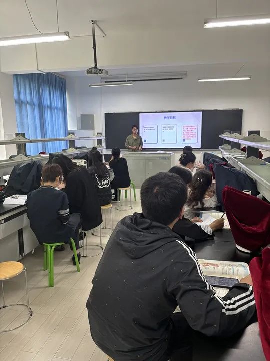 展课堂风采,促教师成长——基础医学系生理学课程精心打造“精彩一课”,全力备战本科评估 第 2 张 展课堂风采,促教师成长——基础医学系生理学课程精心打造“精彩一课”,全力备战本科评估 第 2 张