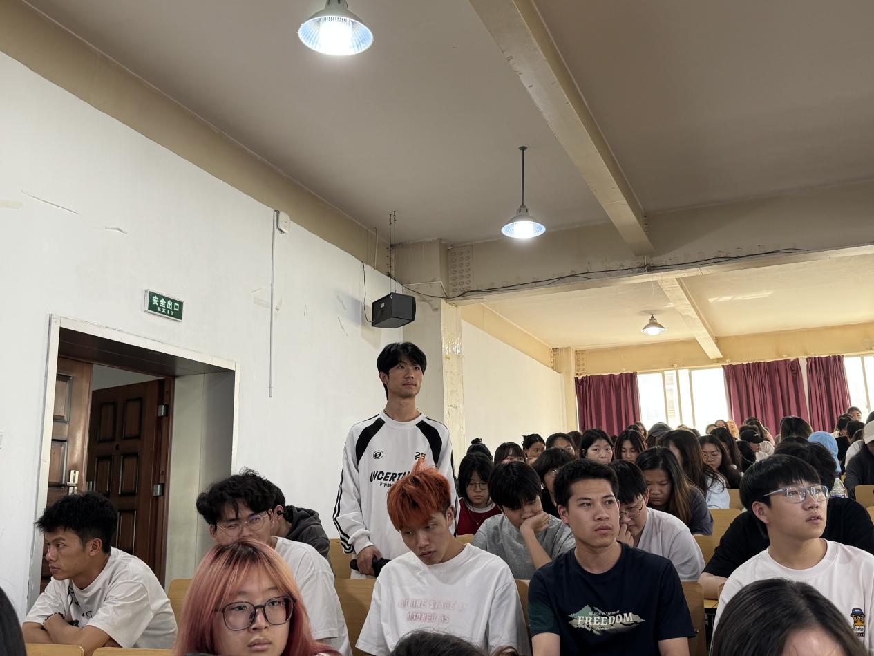 33.jpeg 北京大学口腔医学院王勇教授莅临我校作数字化口腔专题讲座并指导本科教学 第 5 张