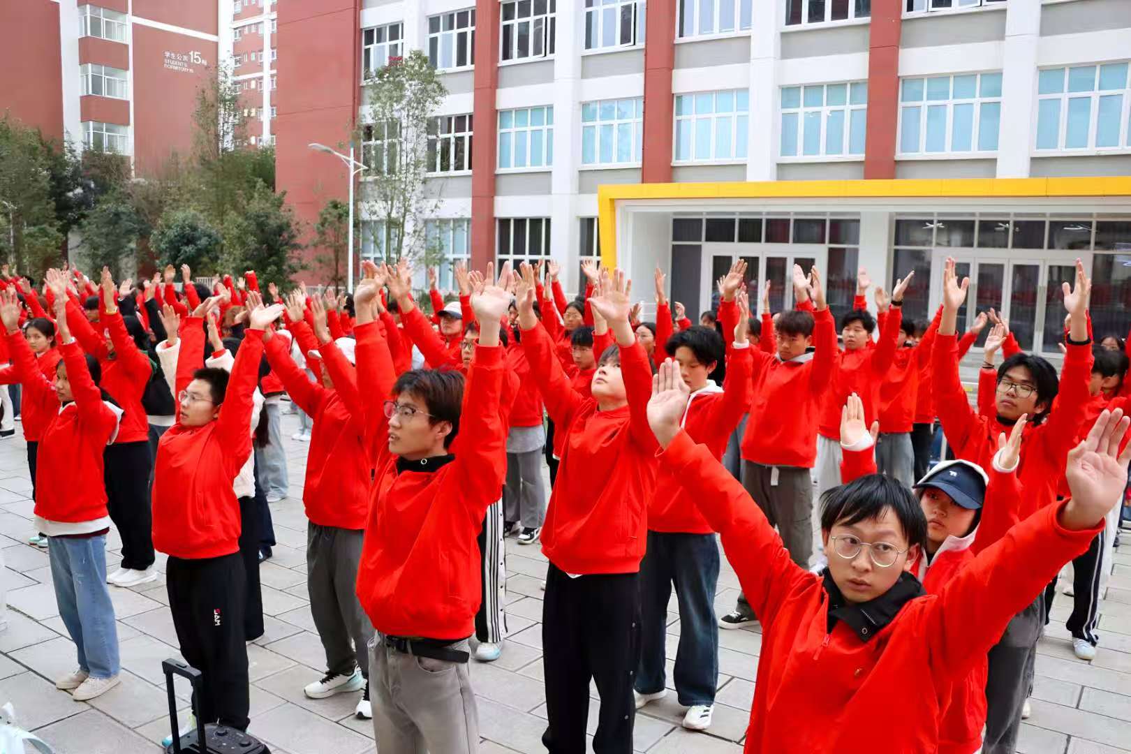 早训八段锦 健康留吾身——云南经济管理学院医学院开展八段锦集体活动 第 6 张