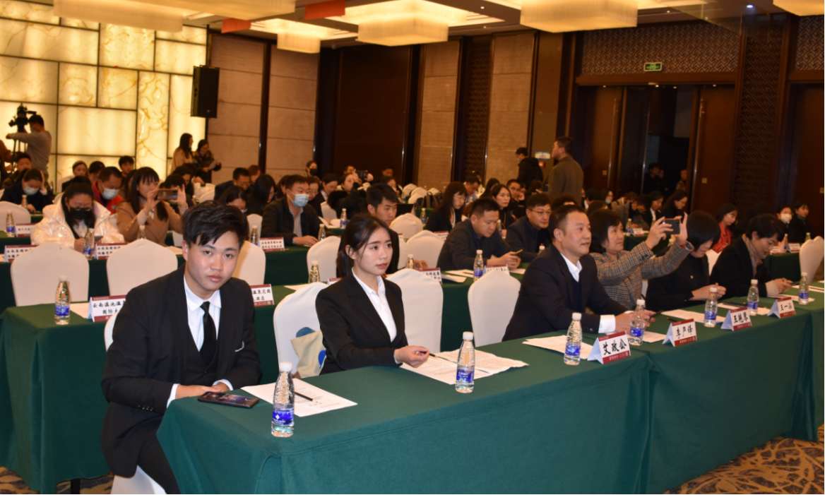从开学PK老师到月销售额过亿，她的青春拒绝模板化 第 5 张
