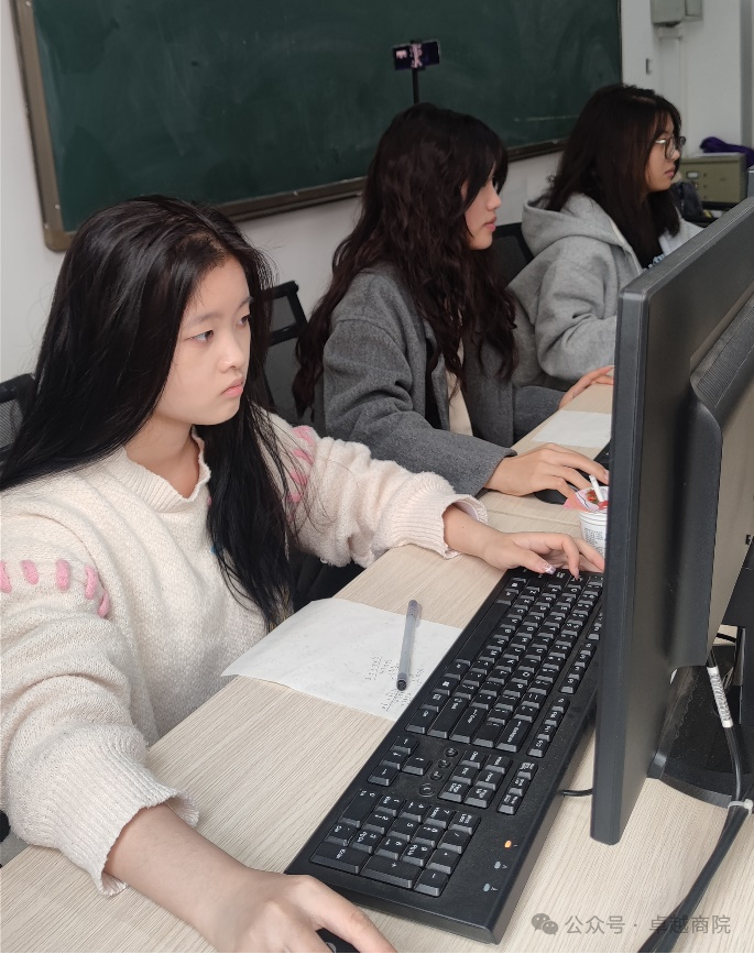 翰文杯点亮跨境电商梦想 ——第十四届“翰文杯”学科专业竞赛暨2024年跨境电子商务综合能力大赛成功举办 第 3 张 翰文杯点亮跨境电商梦想 ——第十四届“翰文杯”学科专业竞赛暨2024年跨境电子商务综合能力大赛成功举办 第 3 张