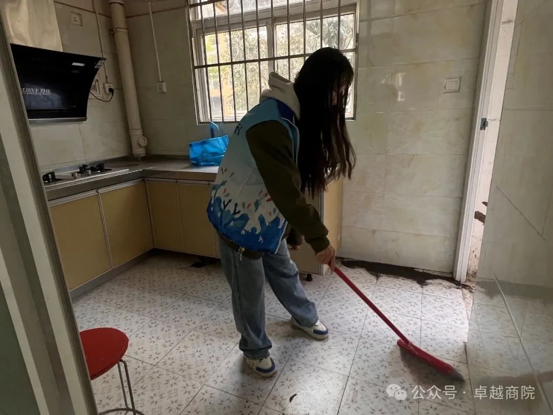 23本科法学卓越一班团支部参与宁泊社区“公益日”活动 第 5 张
