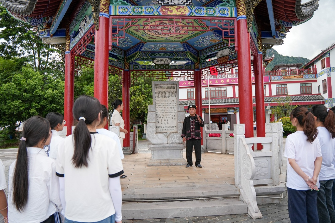 行走实景思政课堂 笃行边疆团结研学——我校赴宁洱开展行走的思政课研学实践 第 1 张