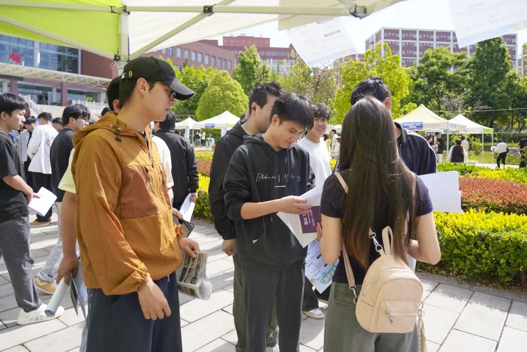 云经管举行“相敬如‘滨’ 海纳英才”2026届毕业生专场招聘会 第 5 张