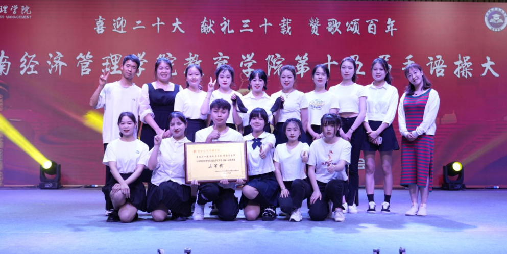 杨千沛妈妈：校园到婚纱，儿子儿媳都考上编了‼️ 第 6 张