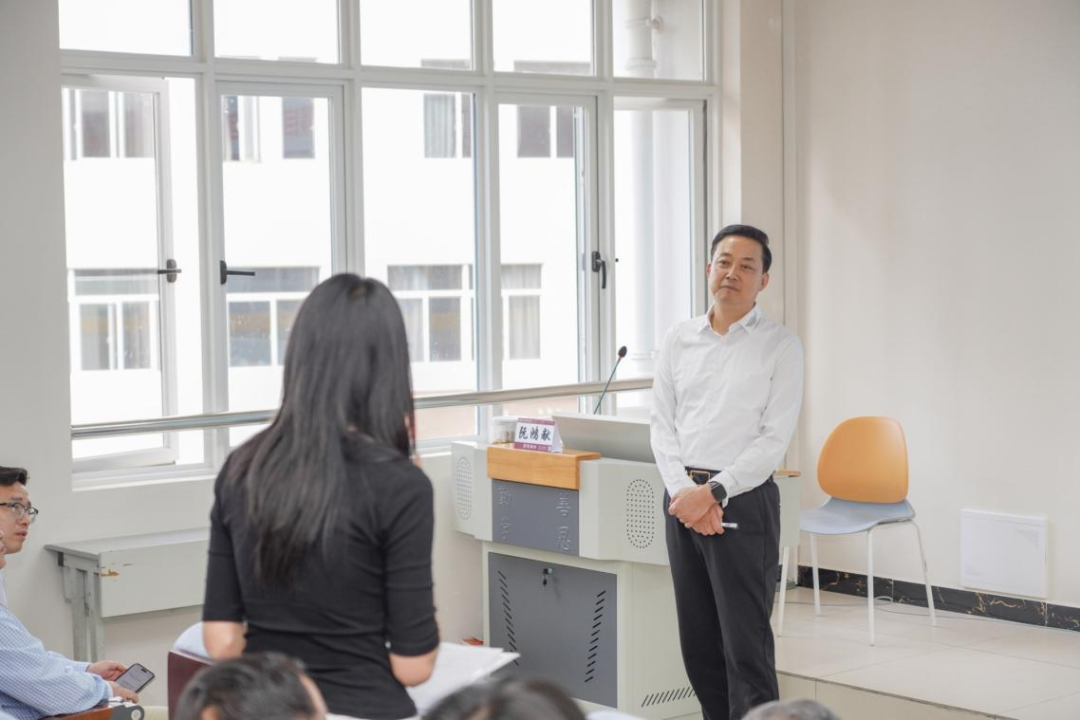 阮鸿献企业家走进云南经济管理学院共话青年成长与时代担当 第 4 张