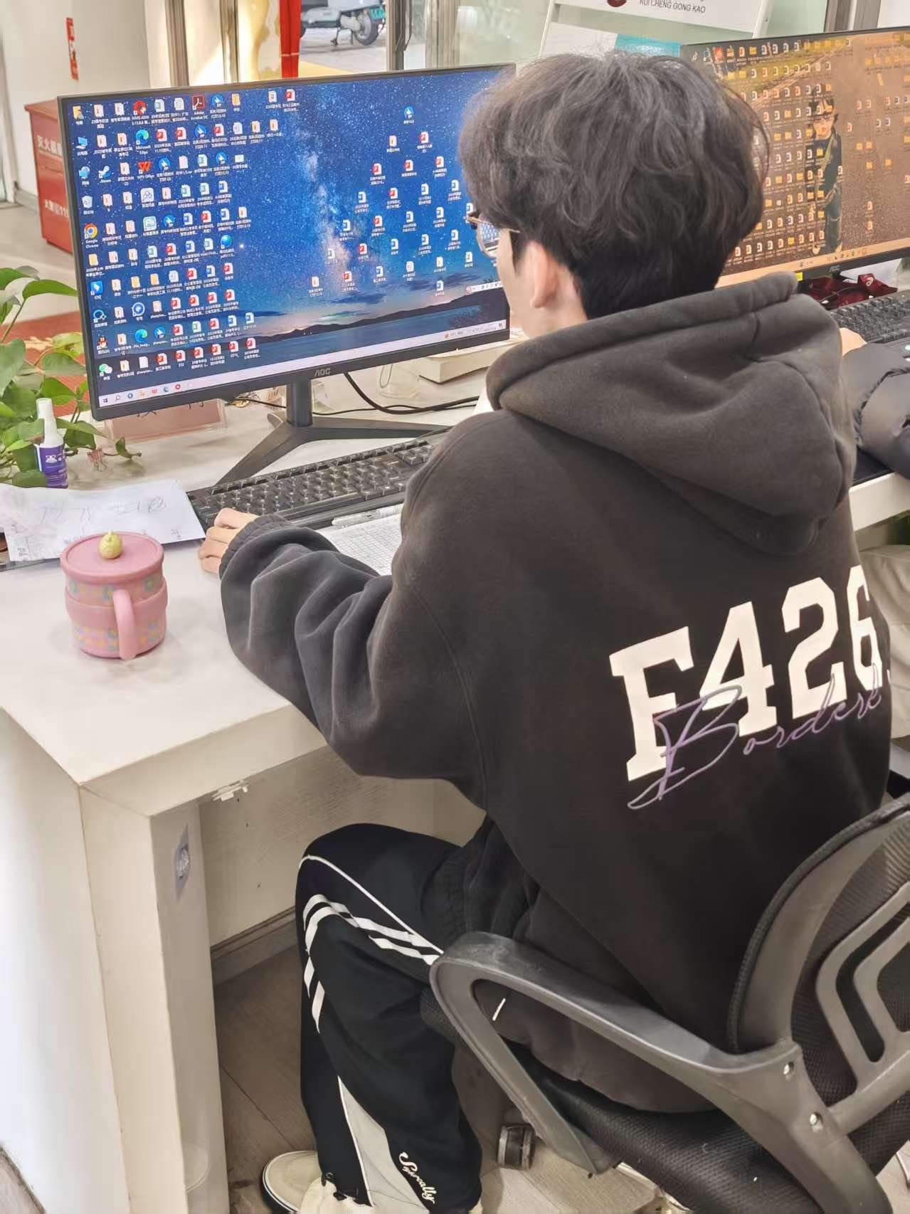 任唯旗.png 任唯旗.png