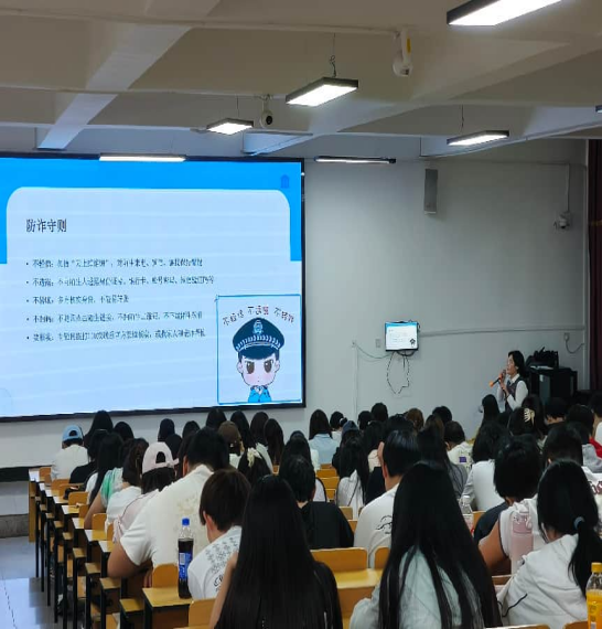 学院资讯 | 征信守护青春路  反诈筑牢安全墙 云南经济管理学院财经商贸学院开展征信反诈金融安全讲座 第 2 张