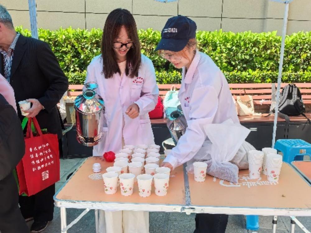 政校社联动聚合力 青春志愿暖银龄—“银龄暖情·志愿同行”主题关爱行动在安宁温情落幕 第 2 张 政校社联动聚合力 青春志愿暖银龄—“银龄暖情·志愿同行”主题关爱行动在安宁温情落幕 第 2 张