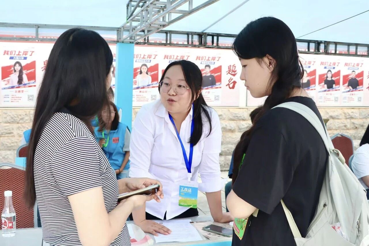 微信图片_2026-09-02_232137_773.jpg 以温情护新程,以初心赴医梦|医学院2026级迎新纪实 第 10 张