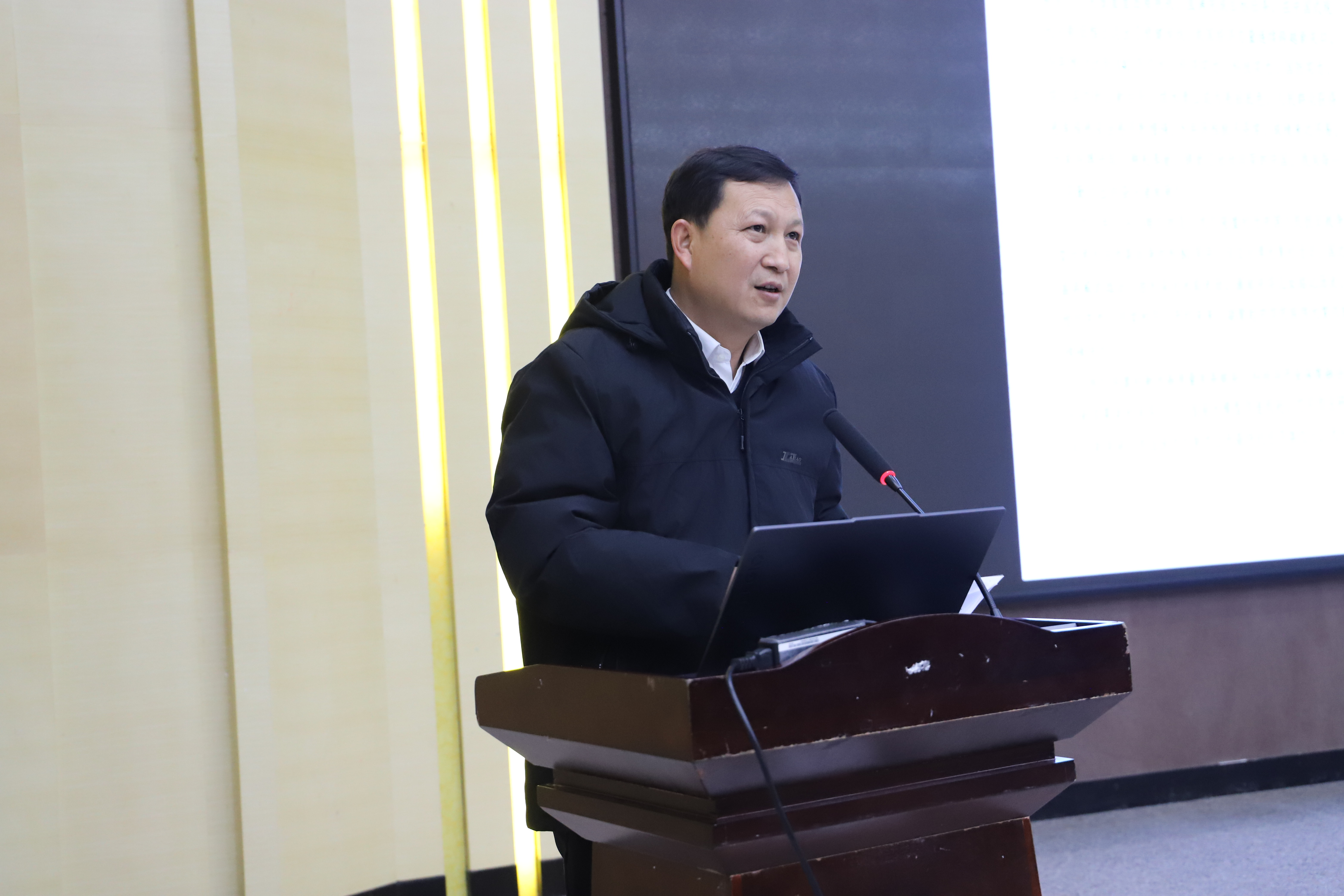 深学细悟创新理论 笃行实干育教兴党 ——教育学院党总支开展1月党的创新理论学习 第 1 张